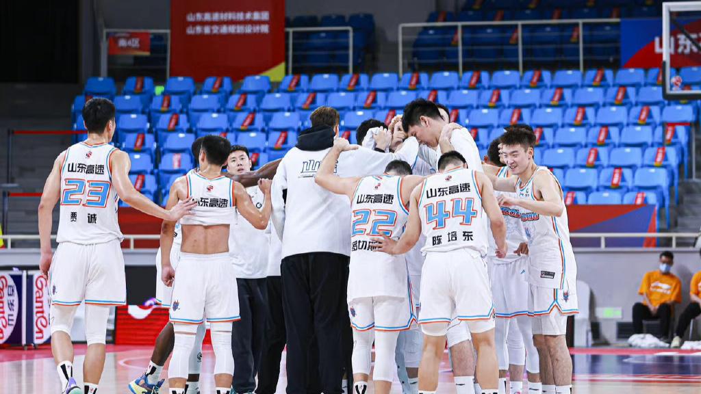 候沛左对阵山西的失误很可能葬送山东男篮常规赛前四的梦想！