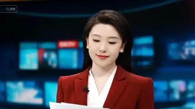 北京女主持人产子，顺产痛到脸部变形，最终不哭不闹喜获7斤男娃