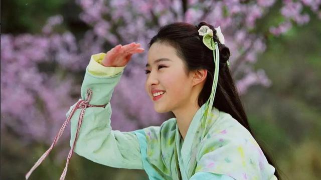 美国国籍的刘亦菲，竟被中国外交部公开点赞：她是真正的中华儿女