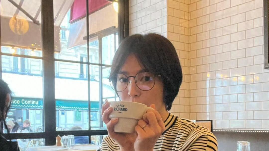 宋慧乔头发越来越短了！从齐肩到齐耳，新一波短发潮又因她而起了