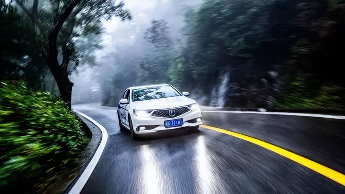 驾驶技巧千千万，实用才最主要，这篇靠谱知识来了！