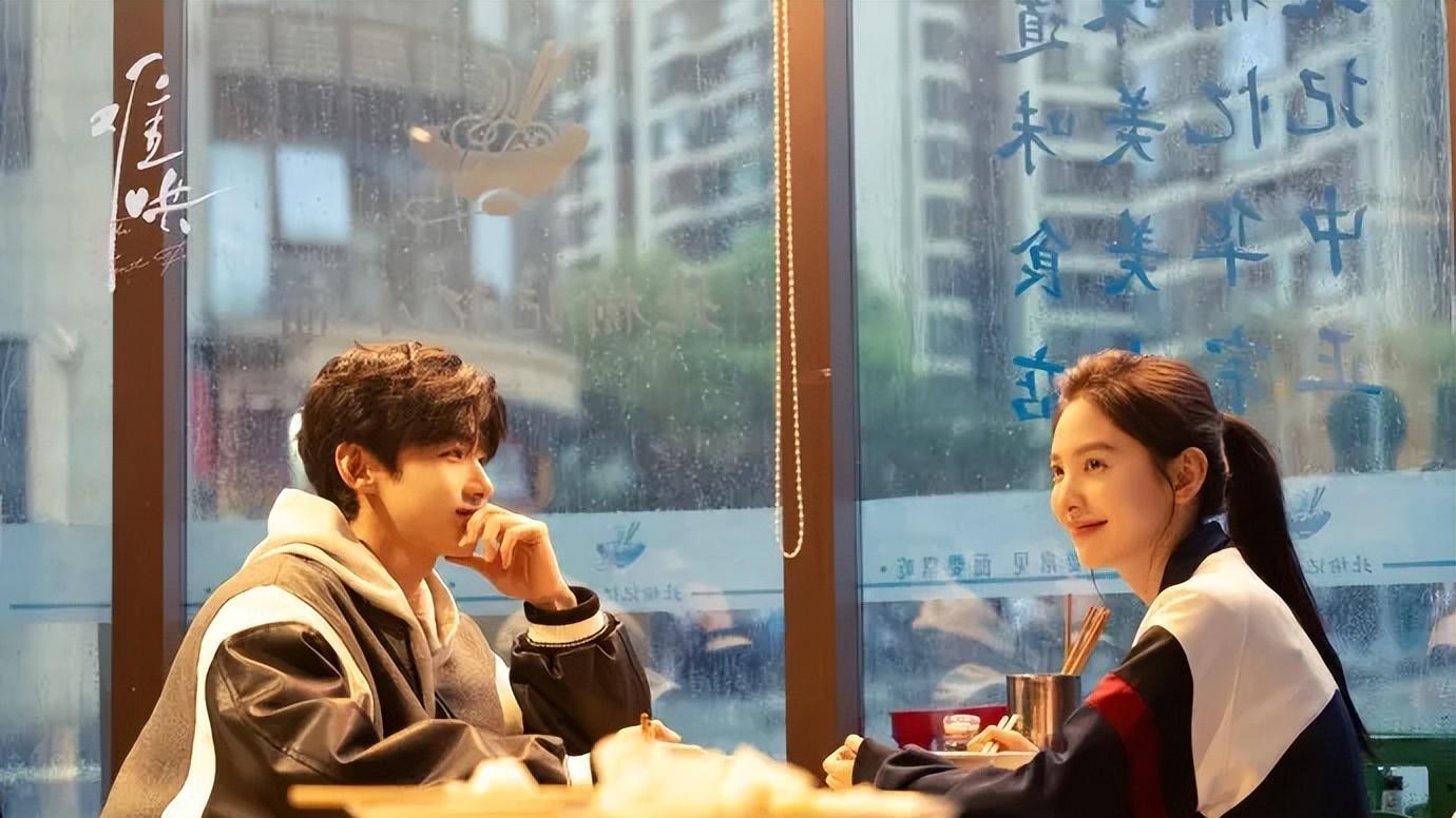 坐白敬亭章若楠坐过的椅子，需要另外收费1600元？