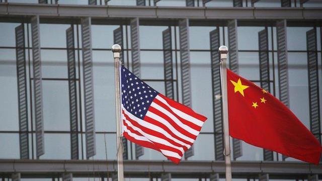 特朗普刚回国就收到噩耗，没等到访华邀请，先收到中国的加税通知