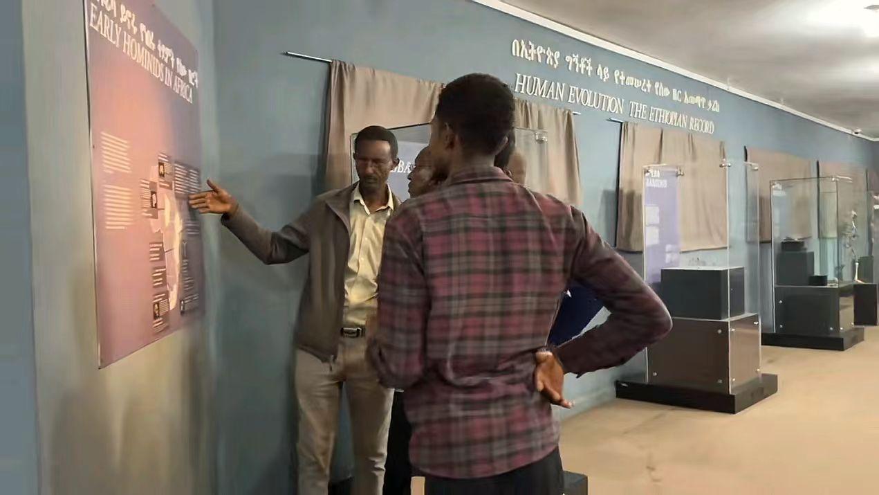 捷克国家博物馆展出“人类祖母”露西，欧洲首次目睹人类起源瑰宝