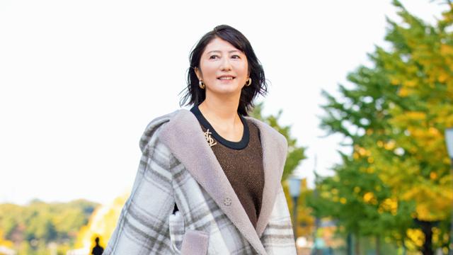 50岁以上的女人，拒绝“土气”，这7套搭配示范，谁见都夸年轻