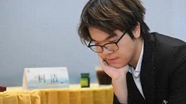 柯洁因棋盒失误判负！围棋赛史上首见荒唐判决，围棋界爆炸性反应