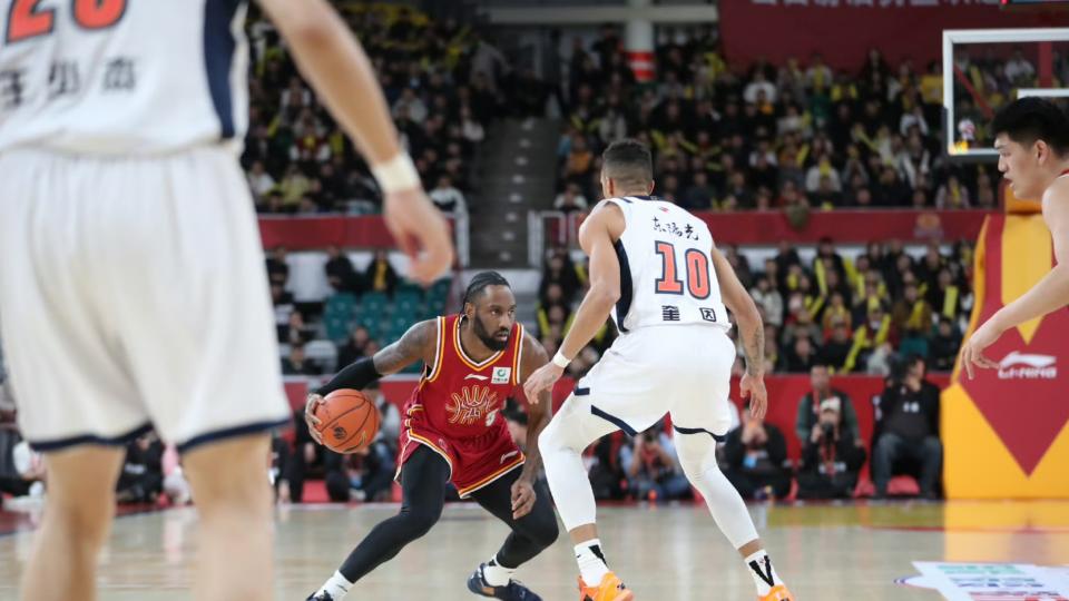 拒绝20分大逆转！广东险胜山西豪取7连胜 萨林杰9+15+10+5断立功