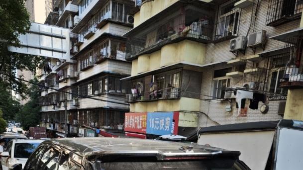 东风风神L8街拍曝光，轴距超宋L，配142km纯电+3C超充