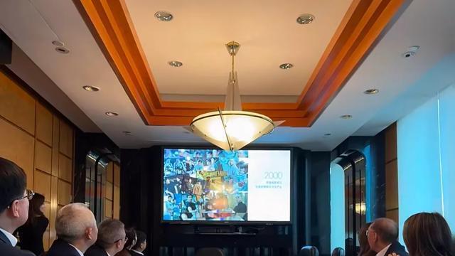 李湘晒与杨受成，霍汶希一起开会，即将在多个领域和英皇集团合作