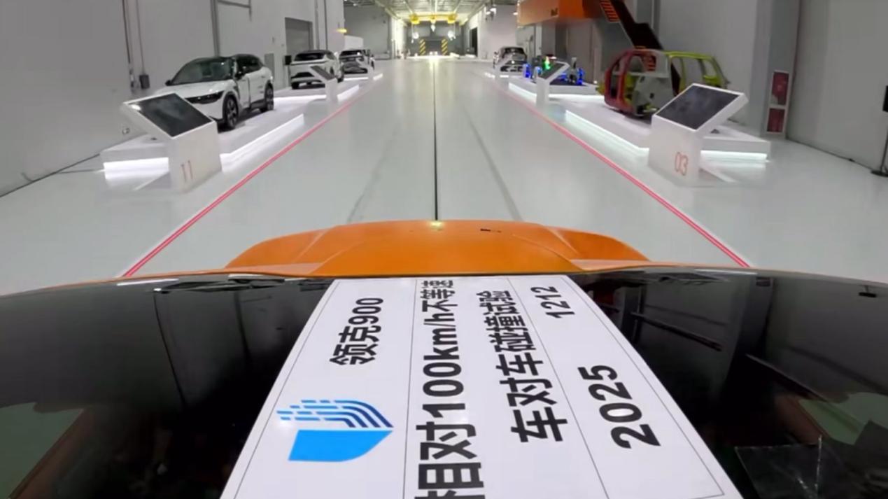 现场直播撞给你看，领克900告诉你大六座SUV有多安全