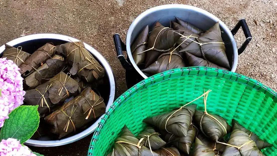 腰突草药惠乡邻，端午农忙守田埂