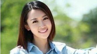 王音棋又一次代表总台在两会提问，网友称赞：驾轻就熟、镇定自若