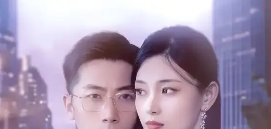 短剧《身份曝光后女秘书哭了》正在热映, 身份曝光女秘书泪洒办公室