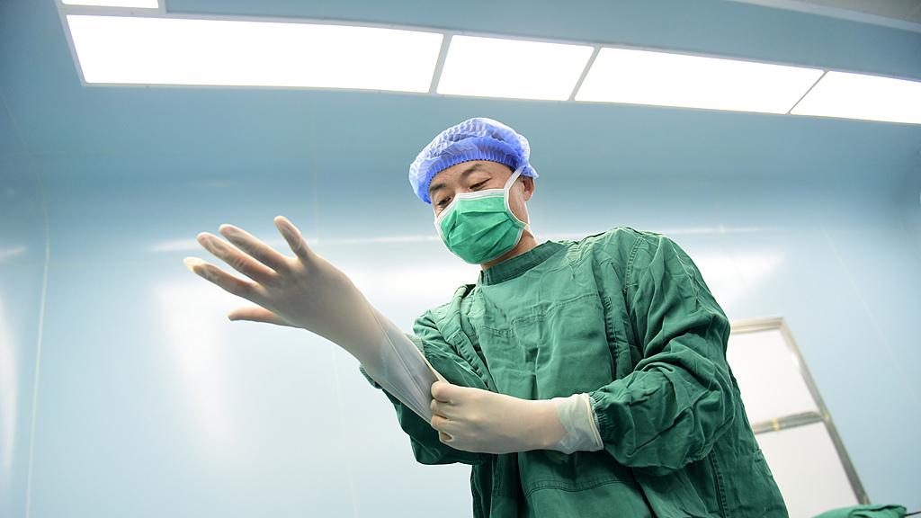 肾脏长水泡，肾囊肿引发腰痠痛！软式输尿管镜结合高能量镭射精准治疗