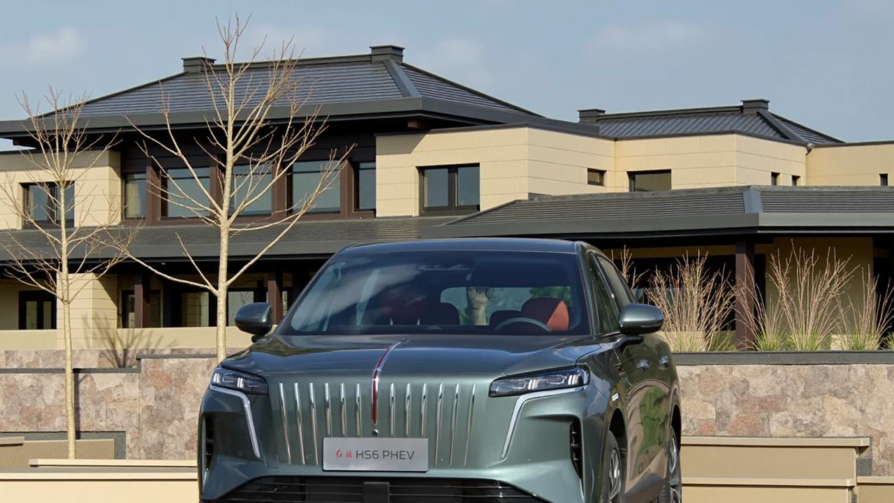 红旗HS6 PHEV配备零重力座椅，老人乘车更舒适。