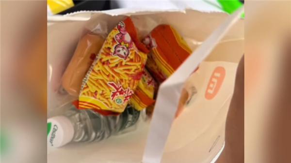 小米SU7 Ultra刚刚交付就爆胎 这售后把友商看沉默：车主回应