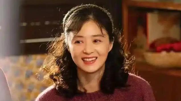 蒋欣自曝又瘦15斤，大方脸瘦脱相成“猴脸”，不婚原因引网友怒赞