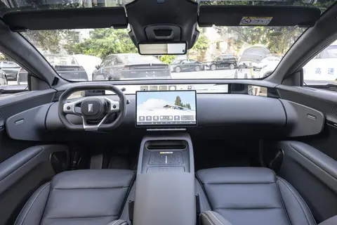 阿维塔12四激光版：科技与豪华并肩，驾乘体验值得关注