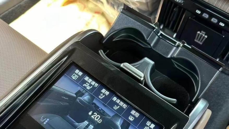 雷克萨斯LS“换壳”，埃尔法同动力！全进口“大丰田”，不足30万