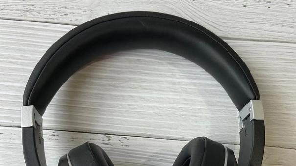 3款头戴蓝牙耳机，低音饱满强劲，不乏未来感