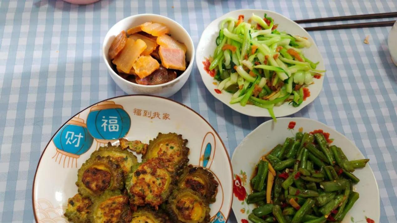 没婆婆照顾孩子，又请不起月嫂，老公负责三餐，网友：嫁对人了