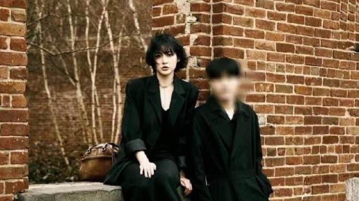 李镇浩对金赛纶“结婚堕胎”的爆料，受到网友谴责