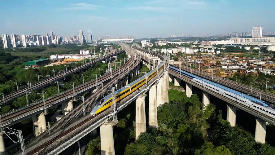2025年铁路建设加速：这三条铁路即将开工，惠及覆盖超2000万人口