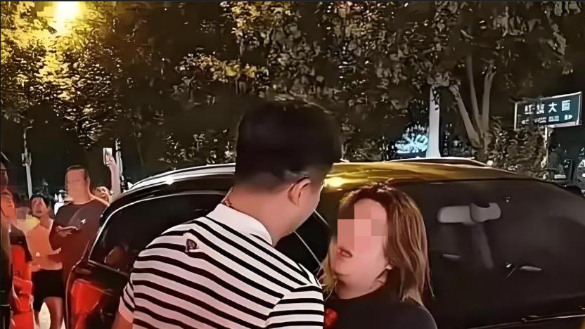 妻子深夜进旅馆被拍，丈夫怒不可遏，真相却比出轨更令人心碎！