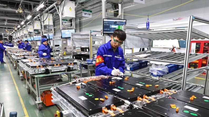 汽车产业成为我国最大经济支柱，产值10.65万亿，利润却只有4623亿