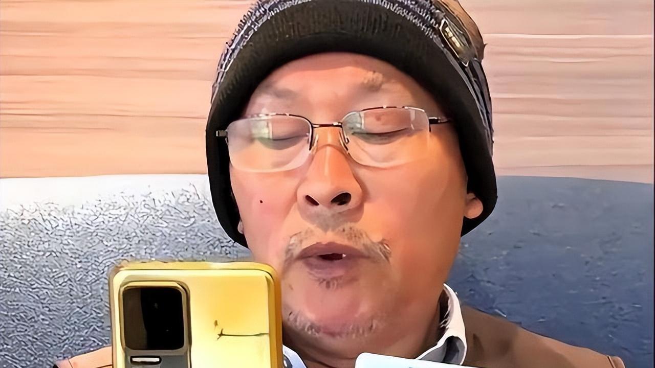 南京博物院的平行世界：老院长住满是文玩的别墅，举报人家徒四壁