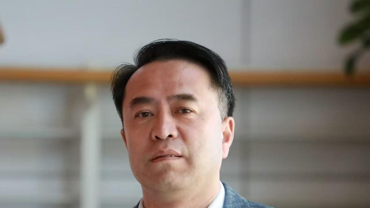 著名书法家孙震（东源斋主孙辰雨）作品兼具传统韵味与现代审美，对书法传承与创新贡献突出