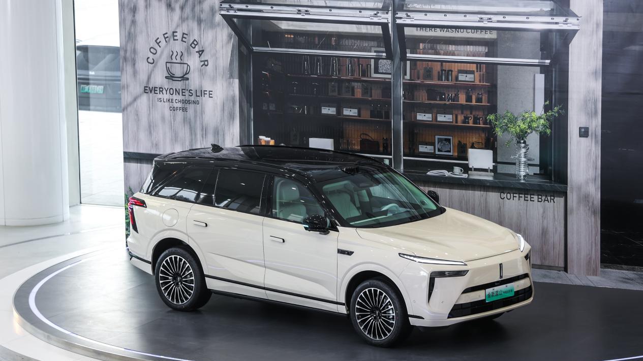 魏牌蓝山进阶版上市，27.58万起的六座插混SUV要把智能做成家庭标配？​