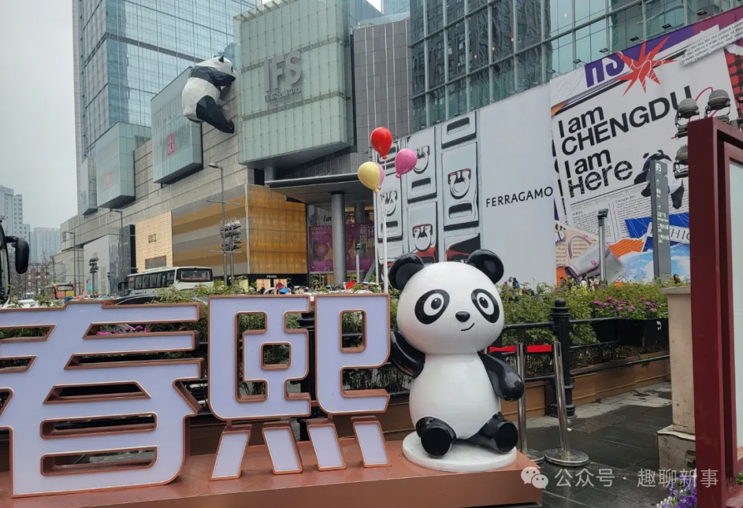 趣聊新鲜事：买口红AI推脚气药？厕所要年消费20万才能进？
