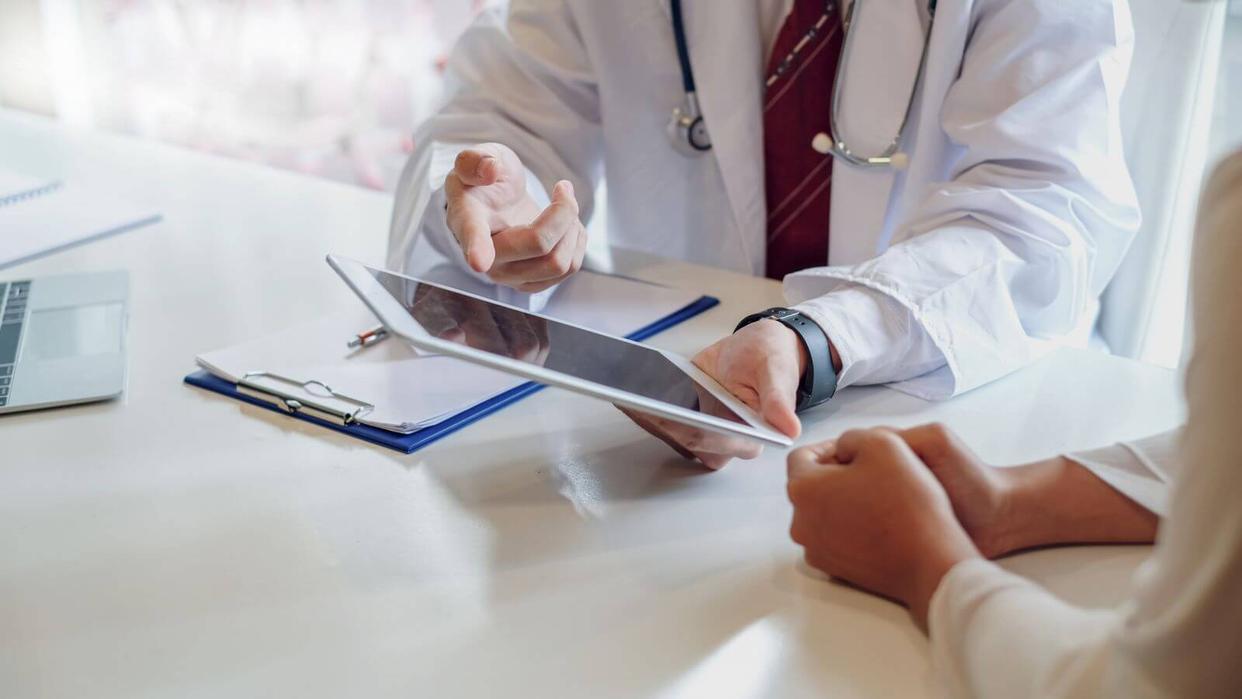人没到场，证就办好了？央视财经曝光“健康证”办理乱象