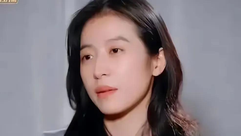 全网抵制！拿没教养当个性的她，终于惹了众怒！难怪连倪萍都嫌弃