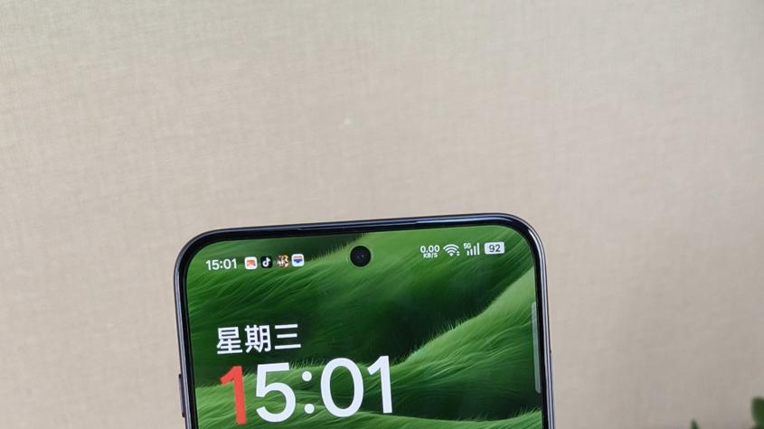 王炸价 2K+ 价格！一加 Ace 5 至尊版碾压同价位