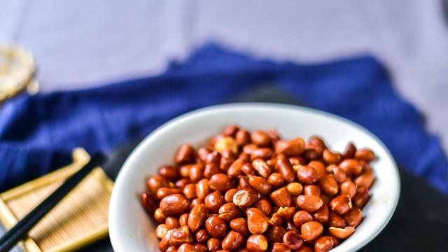 油炸花生，别直接下锅炸了！多加1步，酥脆持久，还不焦糊