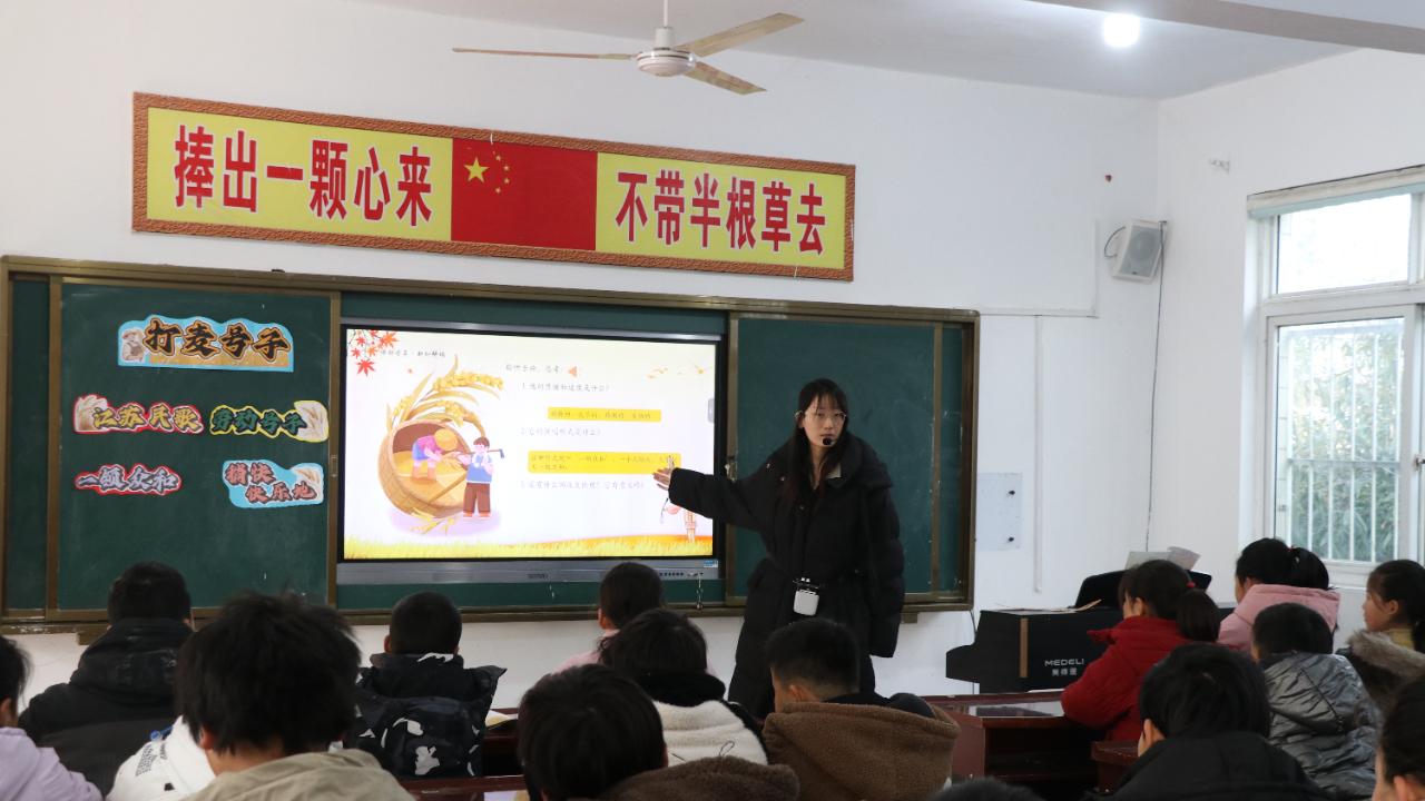 南阳市32小学：结对促成长  帮扶暖童心