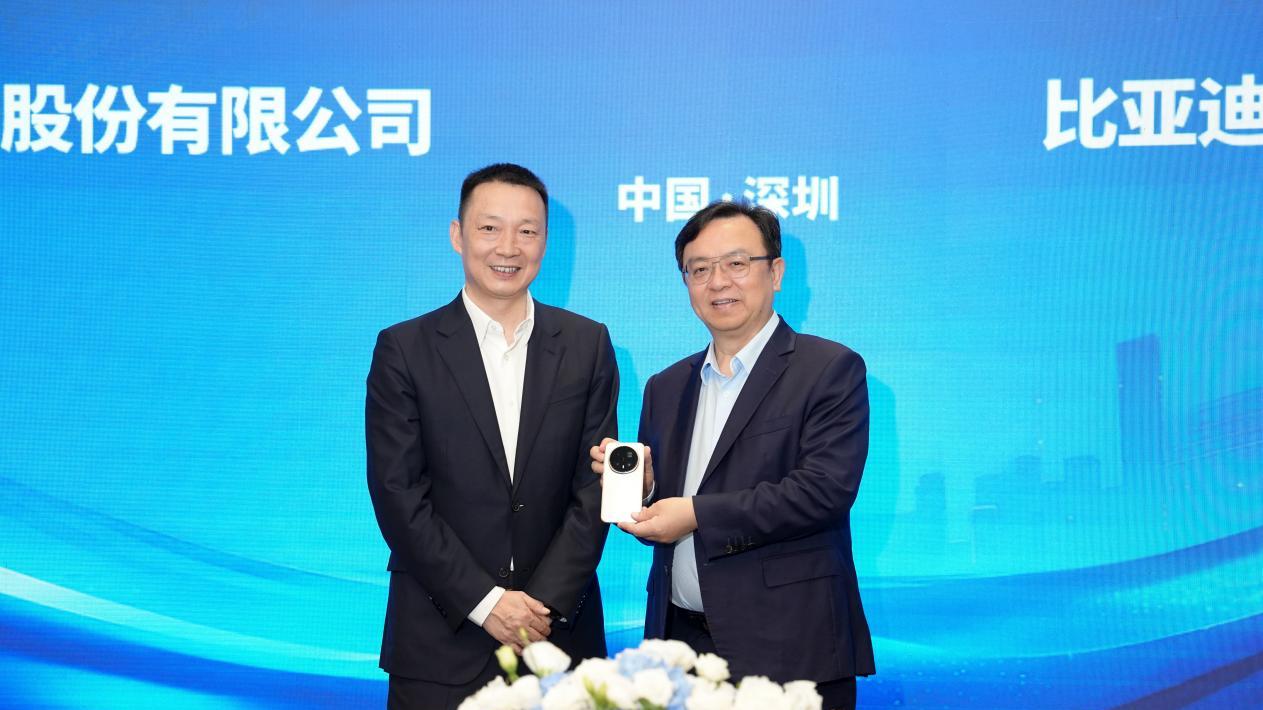 比亚迪与荣耀携手，共创智慧出行“全场景互联”新篇章