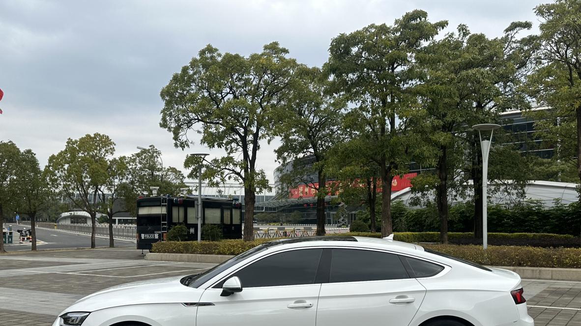 白色时尚座驾，2019款奥迪A5Sportback，16.5万圆你奥迪梦