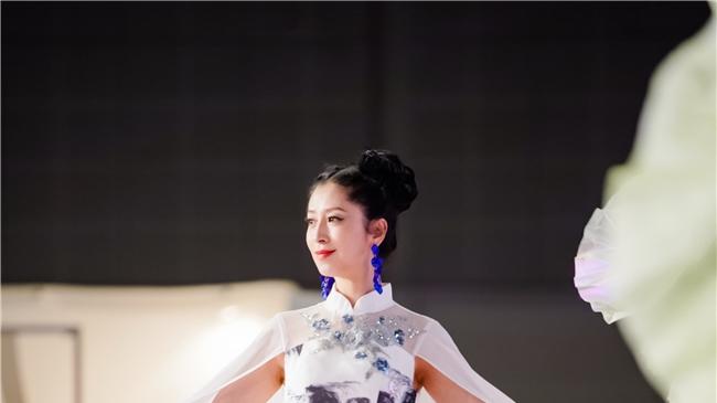 央未携手2025上海新中式时装周，书写东方美学新篇章