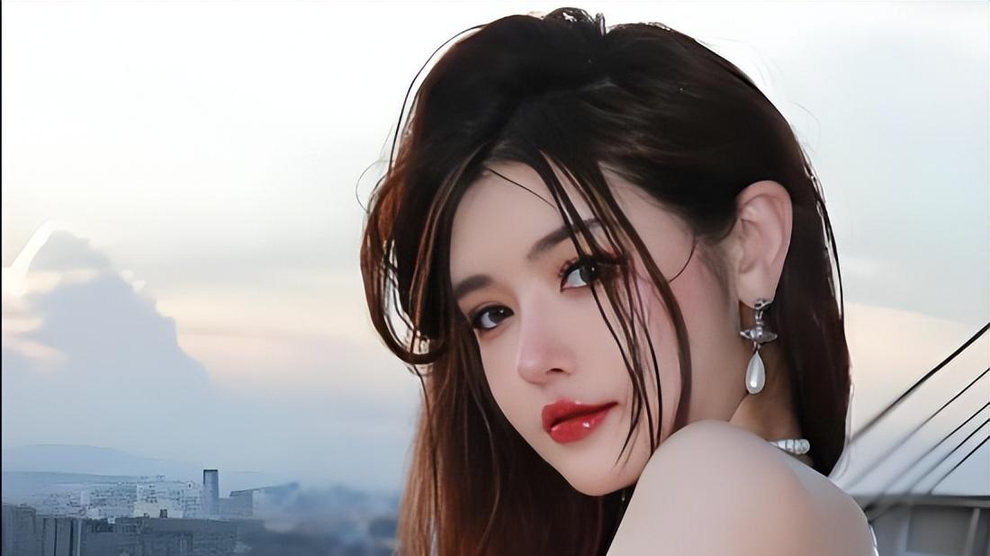 “擦边”女主播谈夜场经历：不太能接受，自己三观还是比较正的！