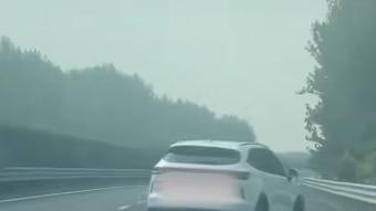 高速惊魂 10 分钟！哈弗 SUV 蛇形堵路 1 公里，真相曝光