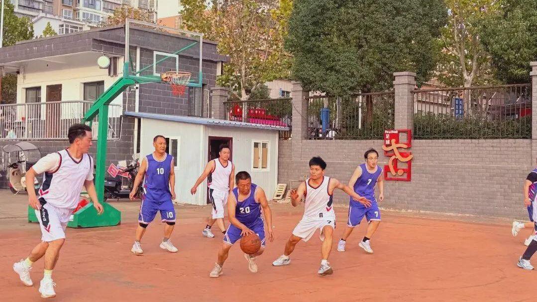 信阳市羊山外国语中学教职工趣味运动会圆满举行