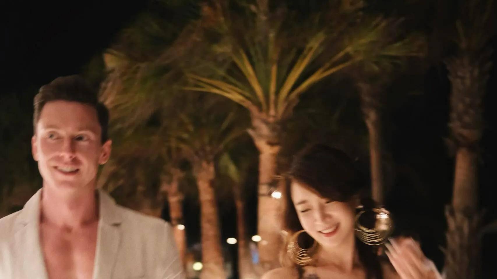 陈赫前妻许婧晒照庆39岁生日，和大帅哥老公甜蜜秀恩爱，登对养眼