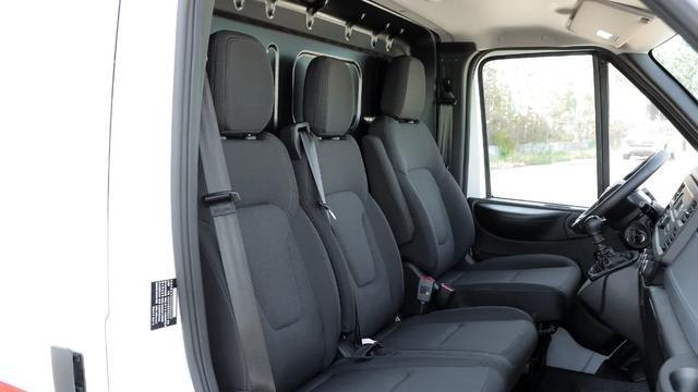 轻客市场新对决：江铃福顺实力碾压大通 V80