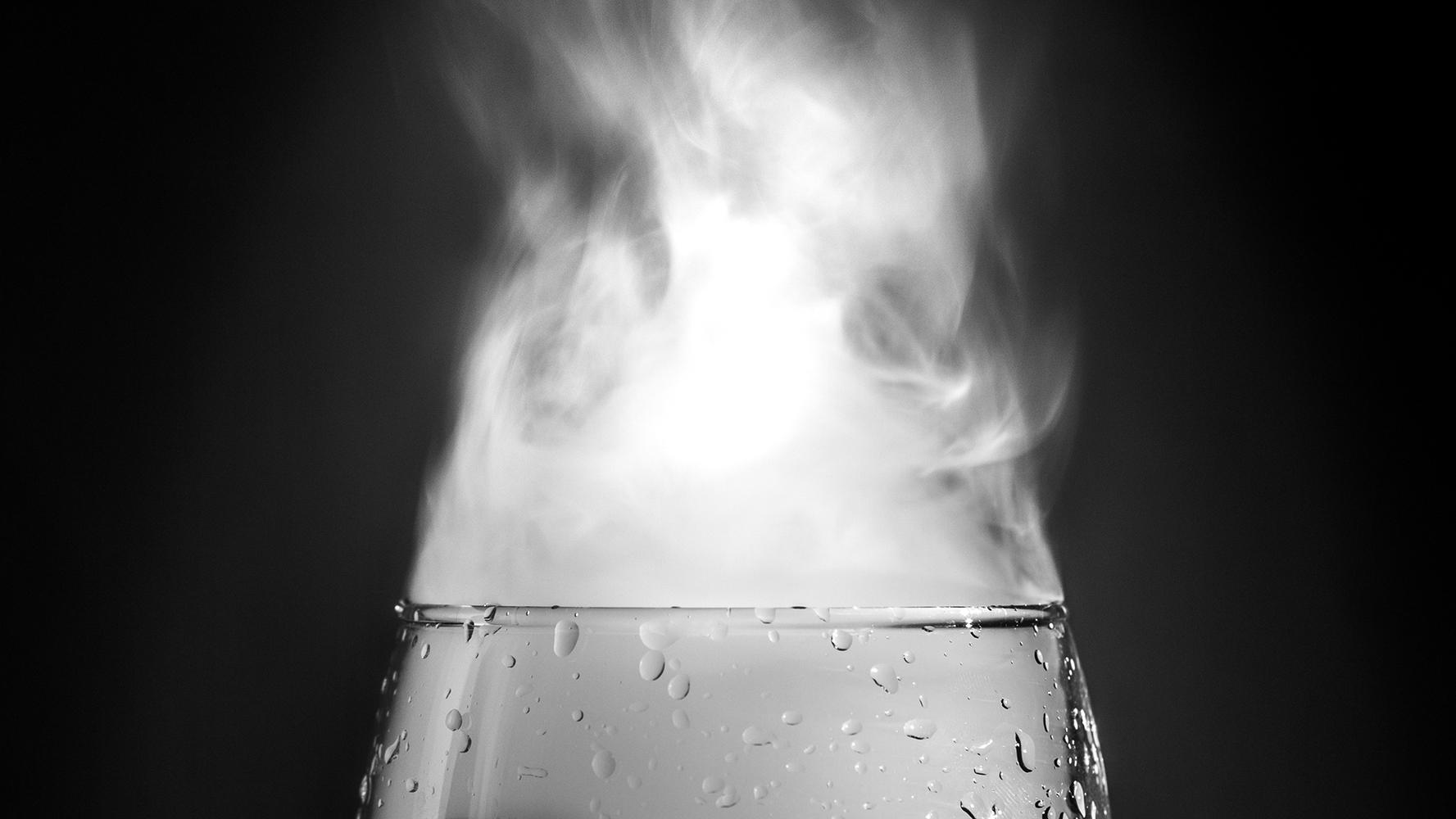 酒精易燃，75%酒精为什么点不着？是何原理？