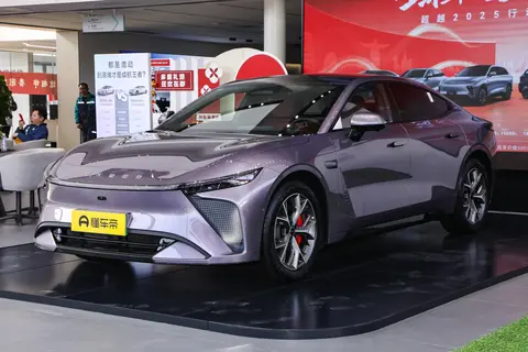 2025款星纪元ES上市：续航700km+、标配23扬，值得一看！