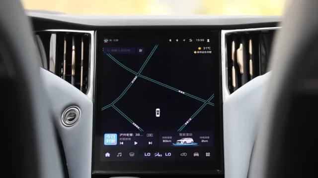 红旗HS7 PHEV：混动纵横千里，钢骨天籁共鸣