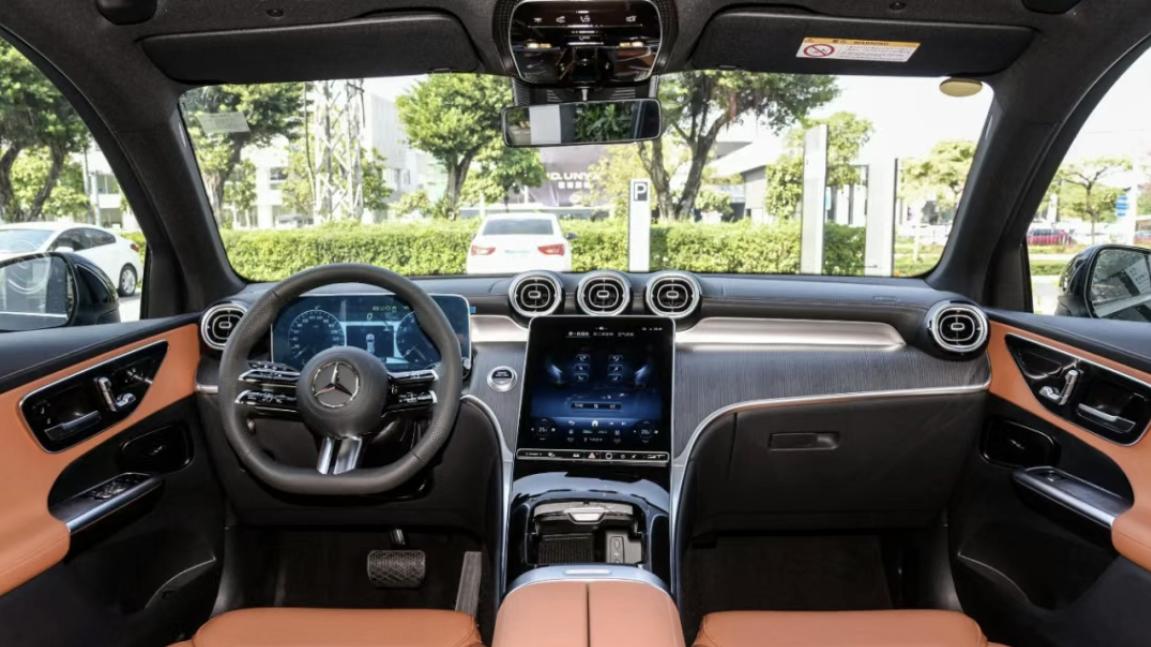 奔驰GLC降到26.5万还是干不过Q5L？我替奔驰急了